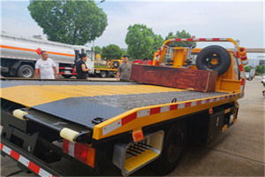 新龙附近拖车电话号码服务